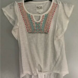 New York Laundry White and Pink Short Sleeve Tee with Embroidery